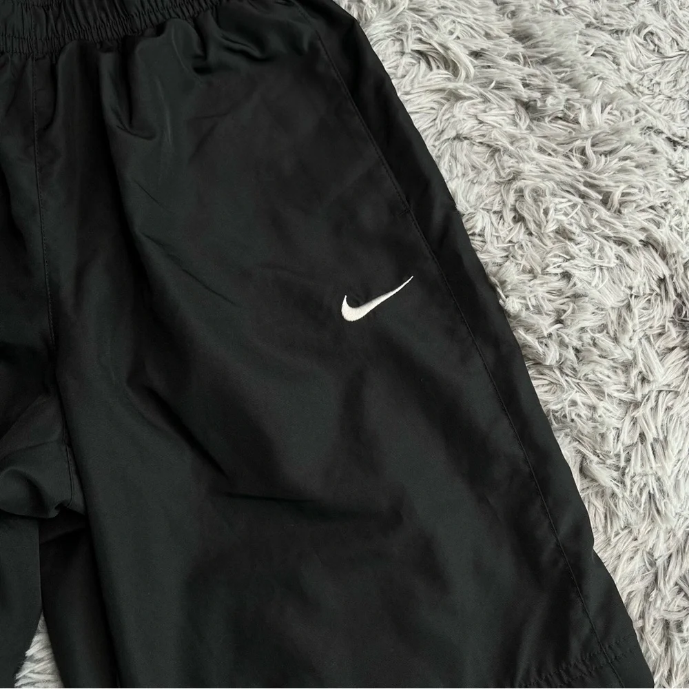 Nike Shorts Mens Small Drawstring Waist Pockets Black White Swim Athletic